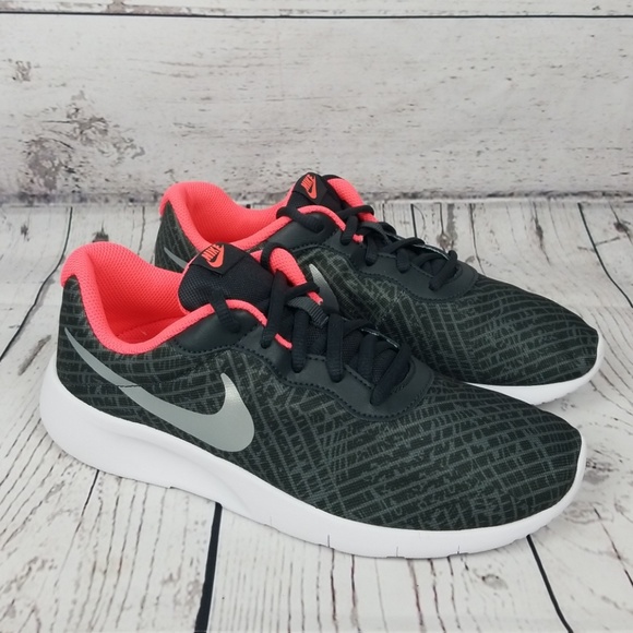 Nike Shoes - NWB Nike Tanjun